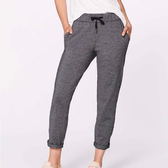 Lululemon On The Fly Pant *28" in Heathered black - Picture 14 of 14